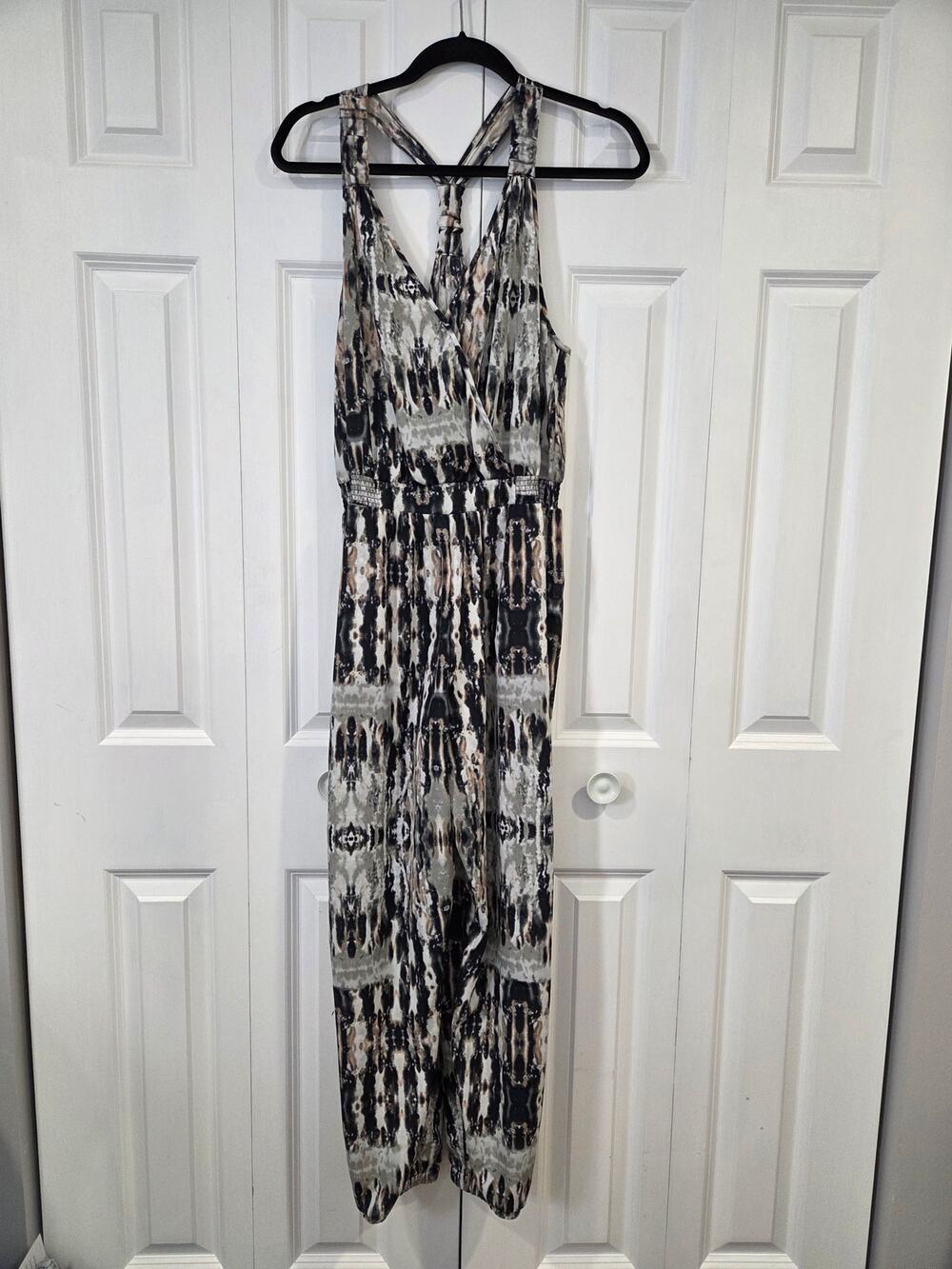 Charlie Jade Sleeveless Tribal Print Romper Razer Back sz Medium Nlack/Gray